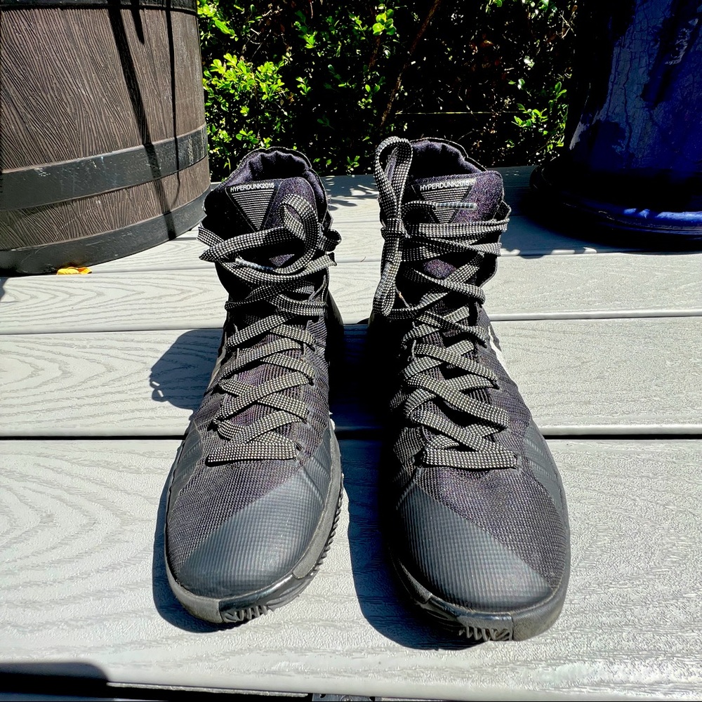 NIKE ZOOM 2015 HYPERDUNK Black With White Swoosh Men’s Size 7